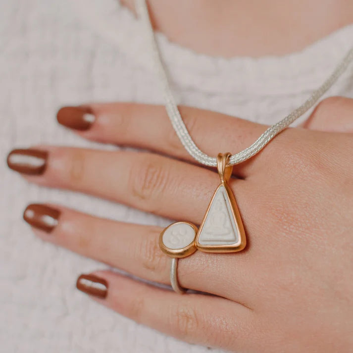 Buddha Anhänger Porcellan