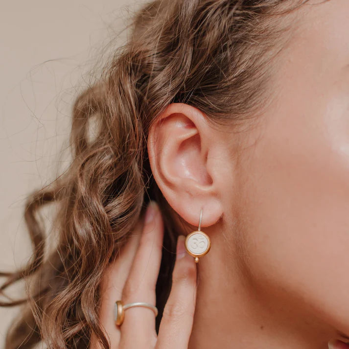 Ohm Ohrhänger Porzellan Sterling Silber & Gold Vermeil handgefertigt Monika Herré