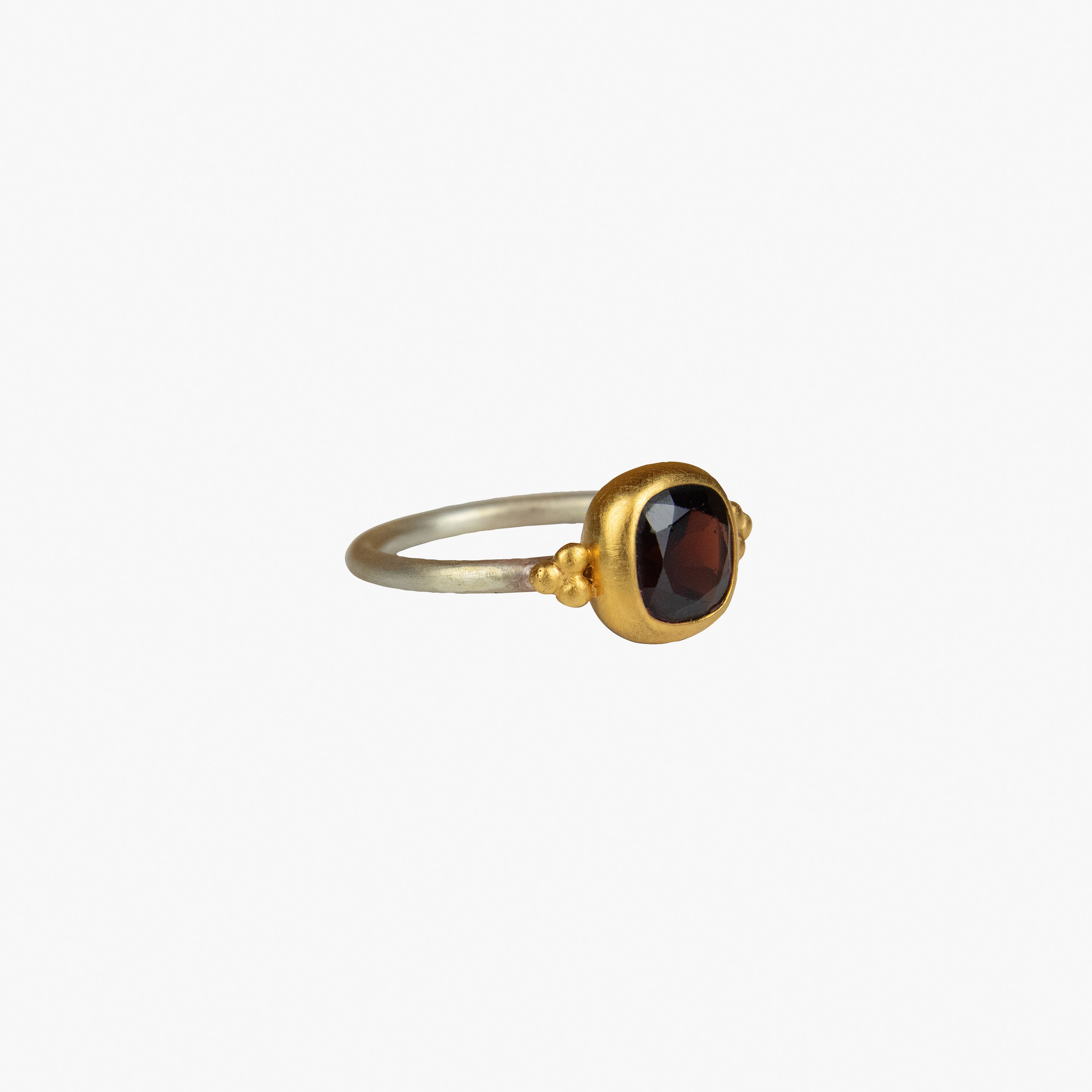 Granat Ring 8x8mm Cushion facettiert Sterling Silber & Gold Vermeil Monika Herré