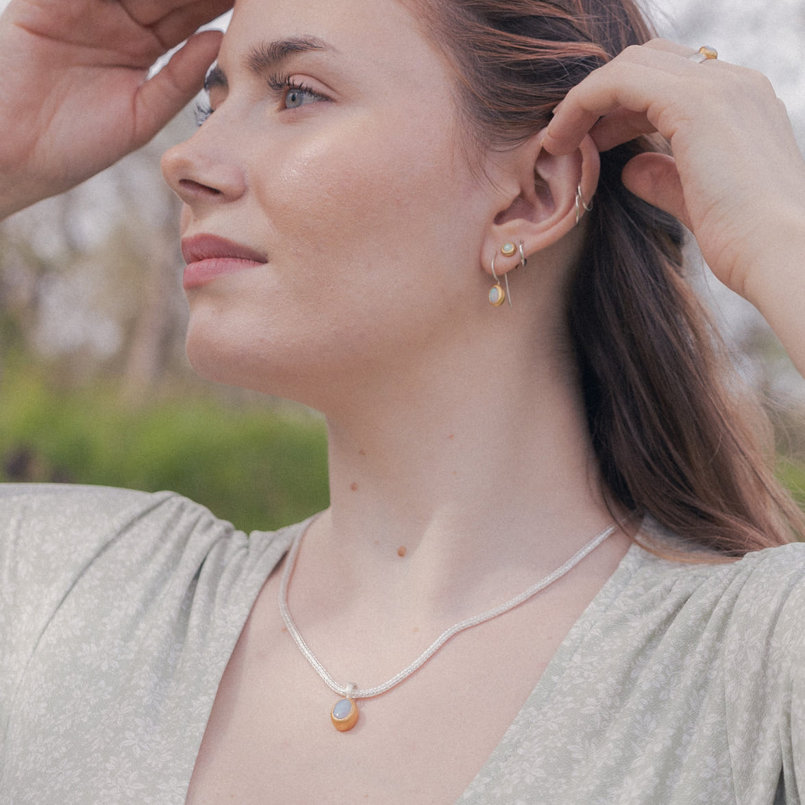 Opal Anhänger 9x7mm oval Caboshon Sterling Silber & Gold Vermeil MonikaHerré