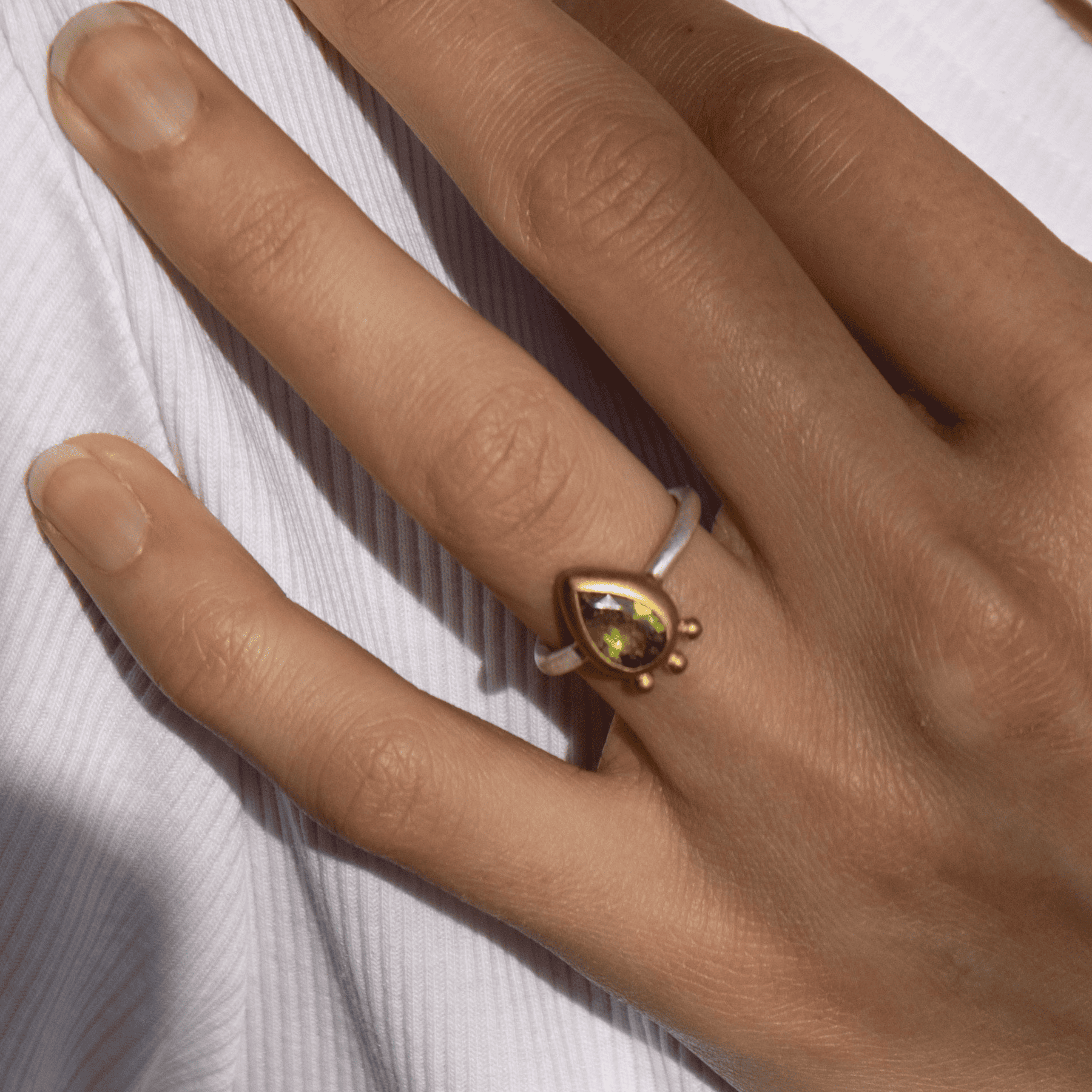 Peridot Ring Tropfenschliff facettiert Sterling Silber & Gold Vermeil MonikaHerré