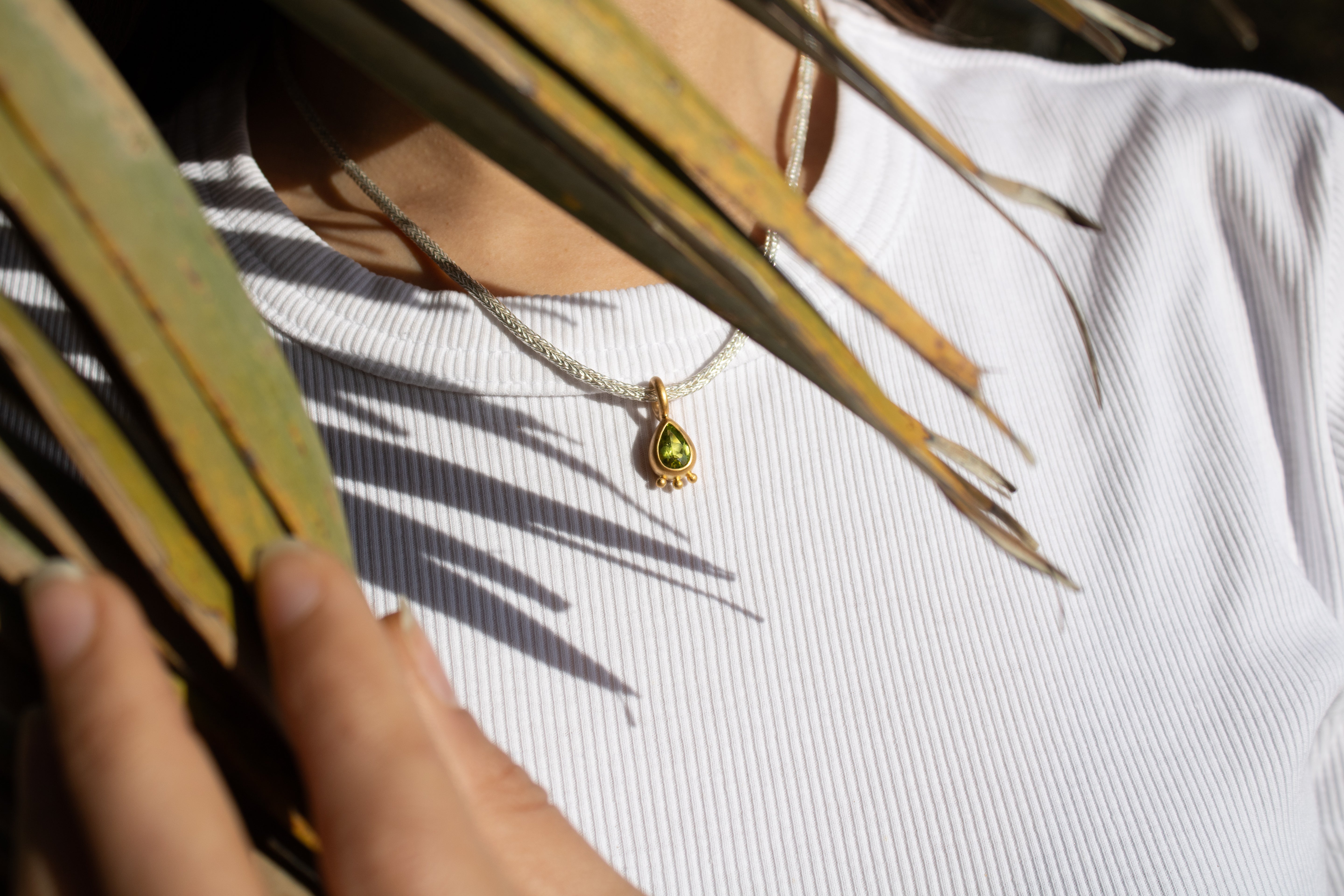 Peridot Anhänger Tropfenschliff facettiert Sterling Silber & Gold Vermeil MonikaHerré