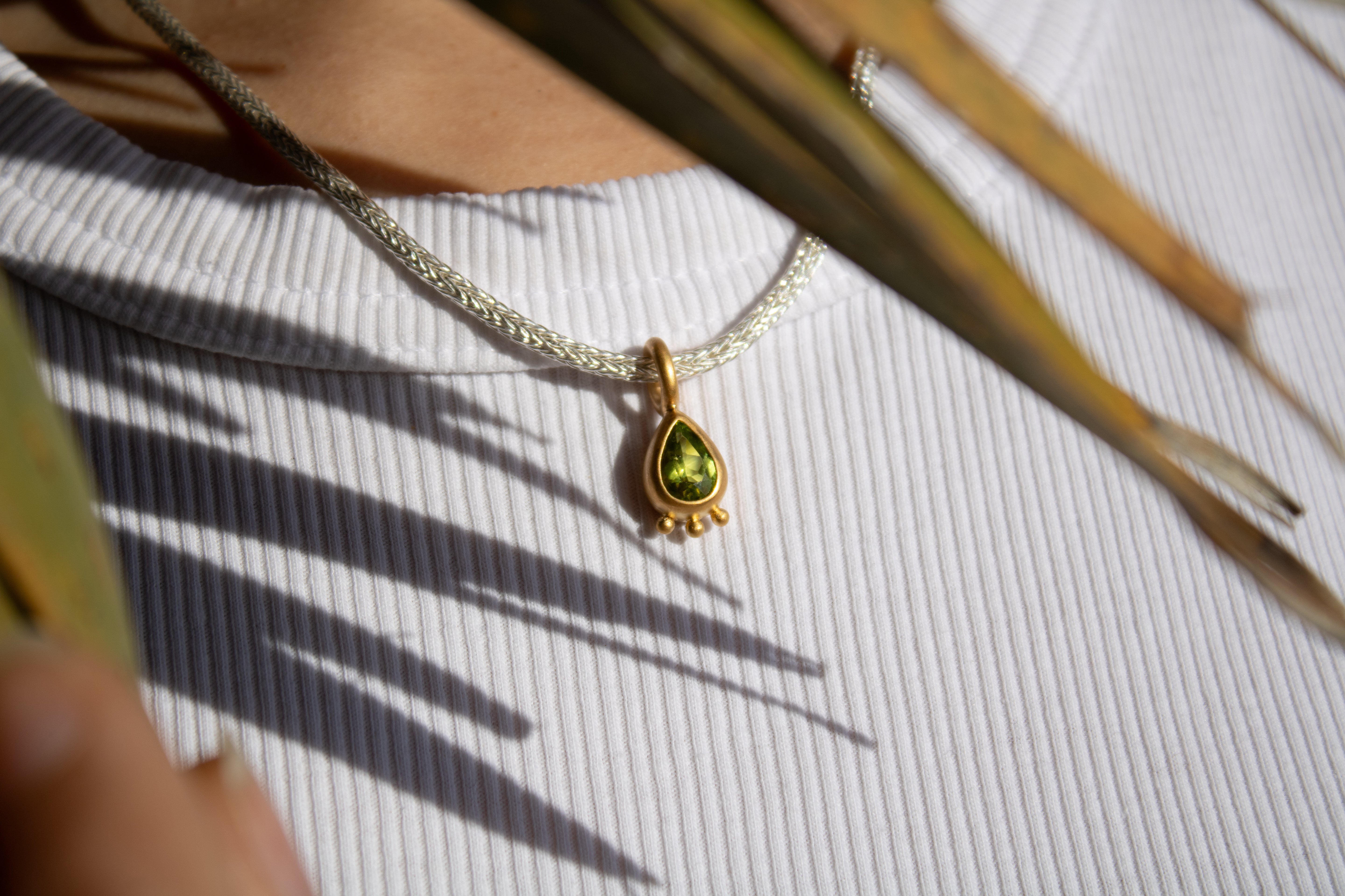 Peridot Anhänger Tropfenschliff facettiert Sterling Silber & Gold Vermeil MonikaHerré