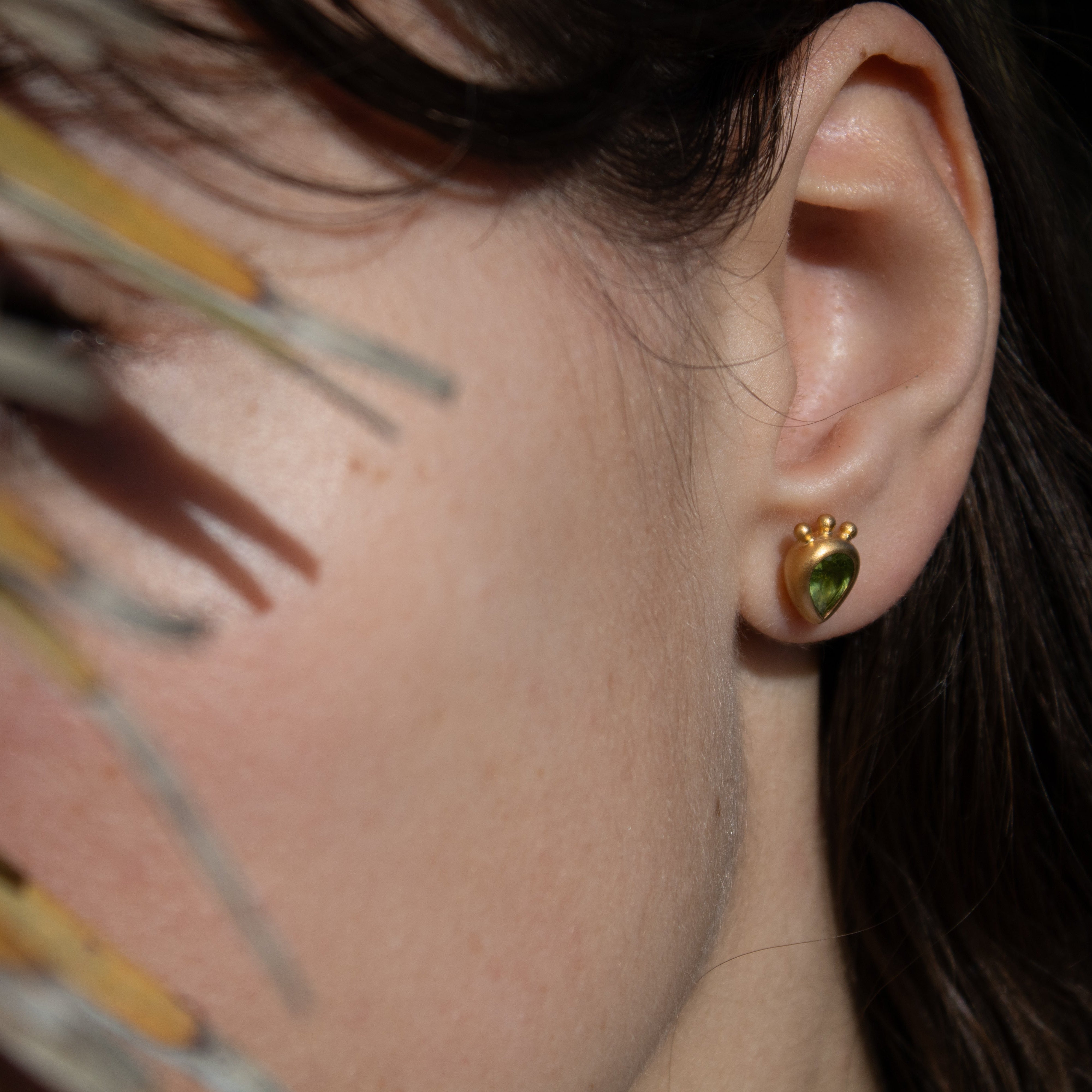 Peridot Ohrstecker Tropfenschliff facettiert Gold Vermeil MonikaHerré
