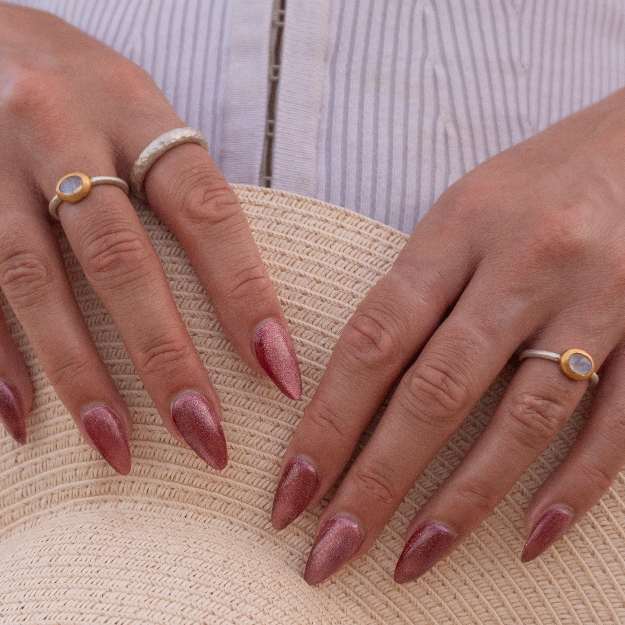 Mondstein Ring 6x4mm oval Cabouchon Sterling Silber & Gold Vermeil MonikaHerré