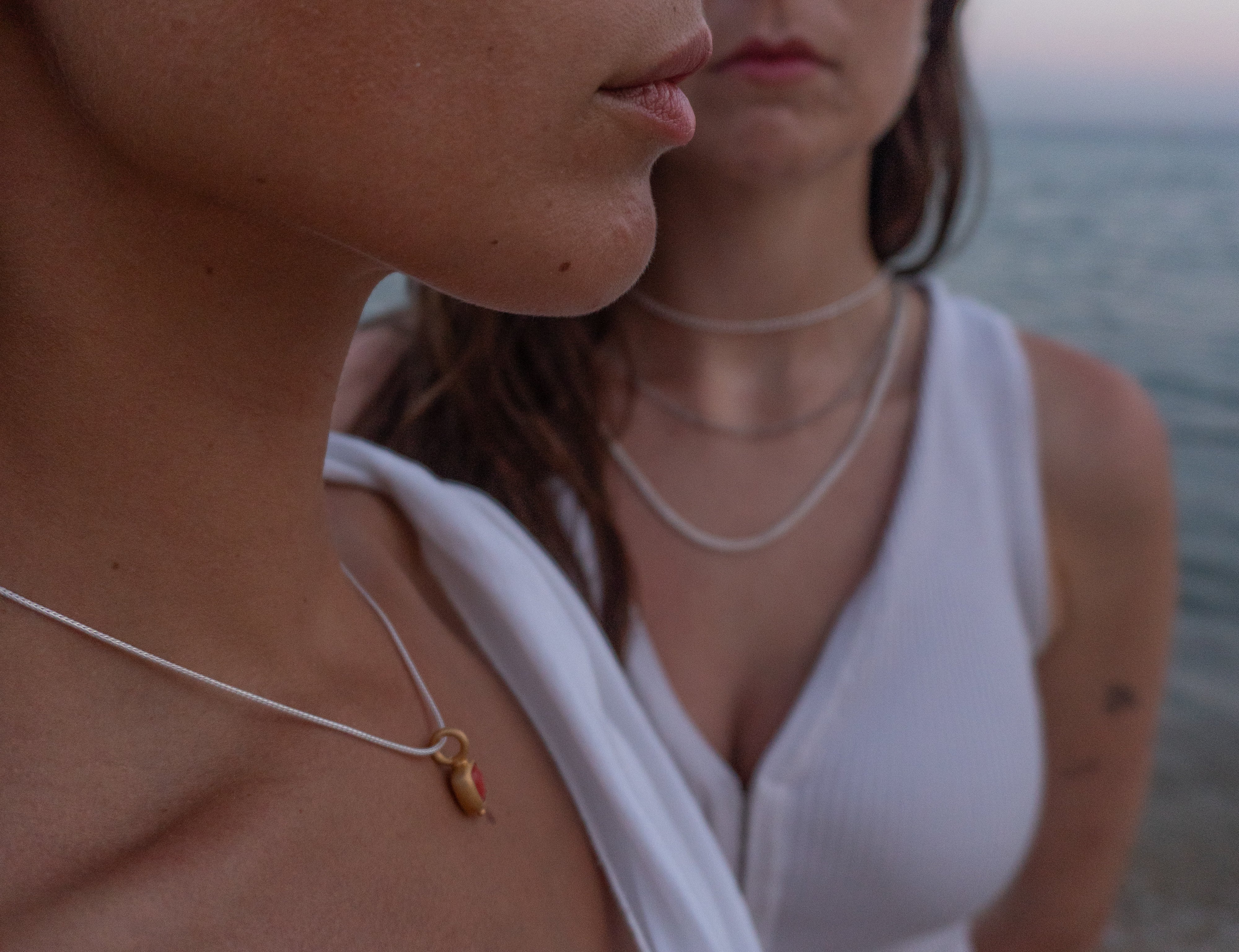 Koralle Anhänger 8x8mm Chushion Caboshon in Gold Vermeil MonikaHerré