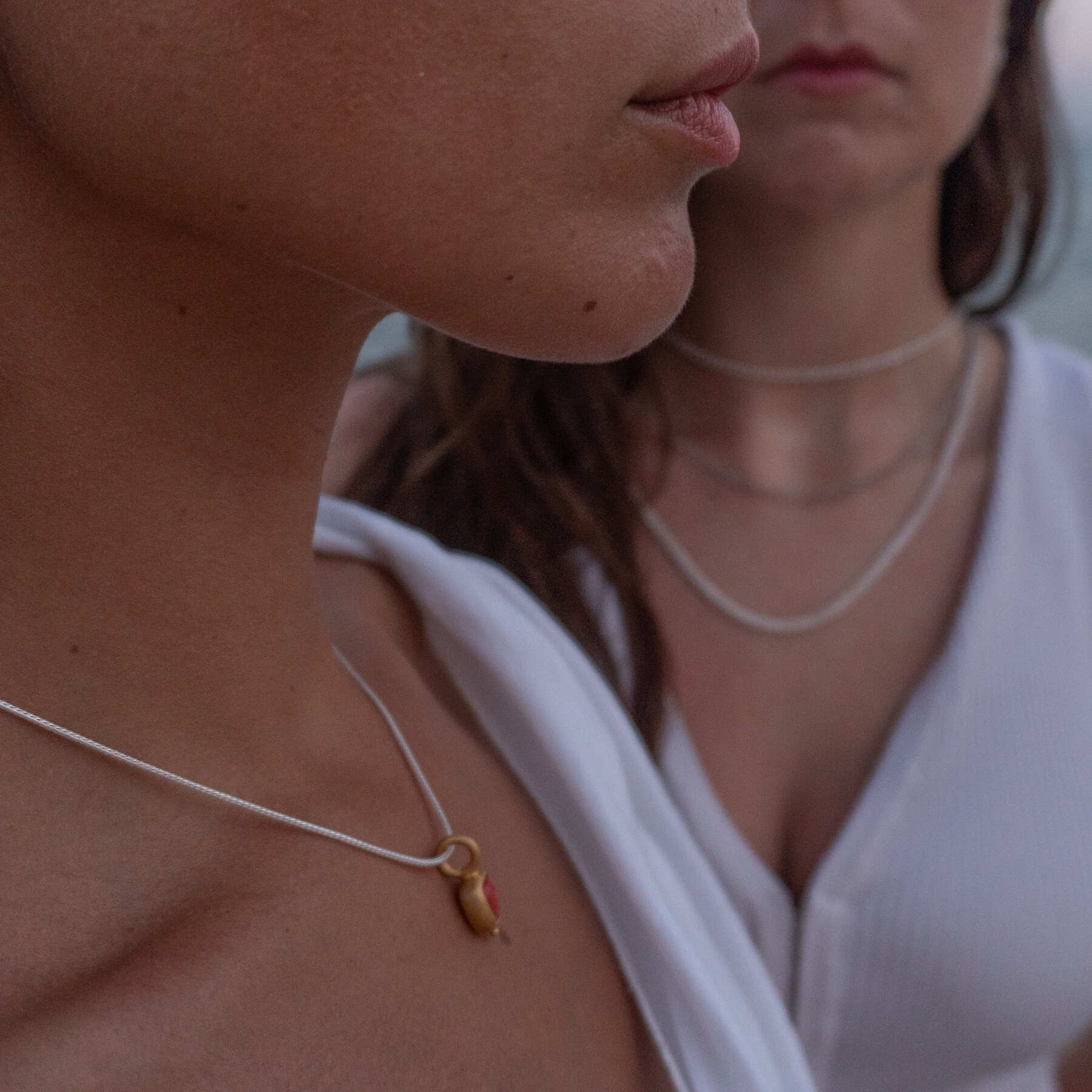 Koralle Anhänger 8x8mm Chushion Caboshon in Gold Vermeil MonikaHerré