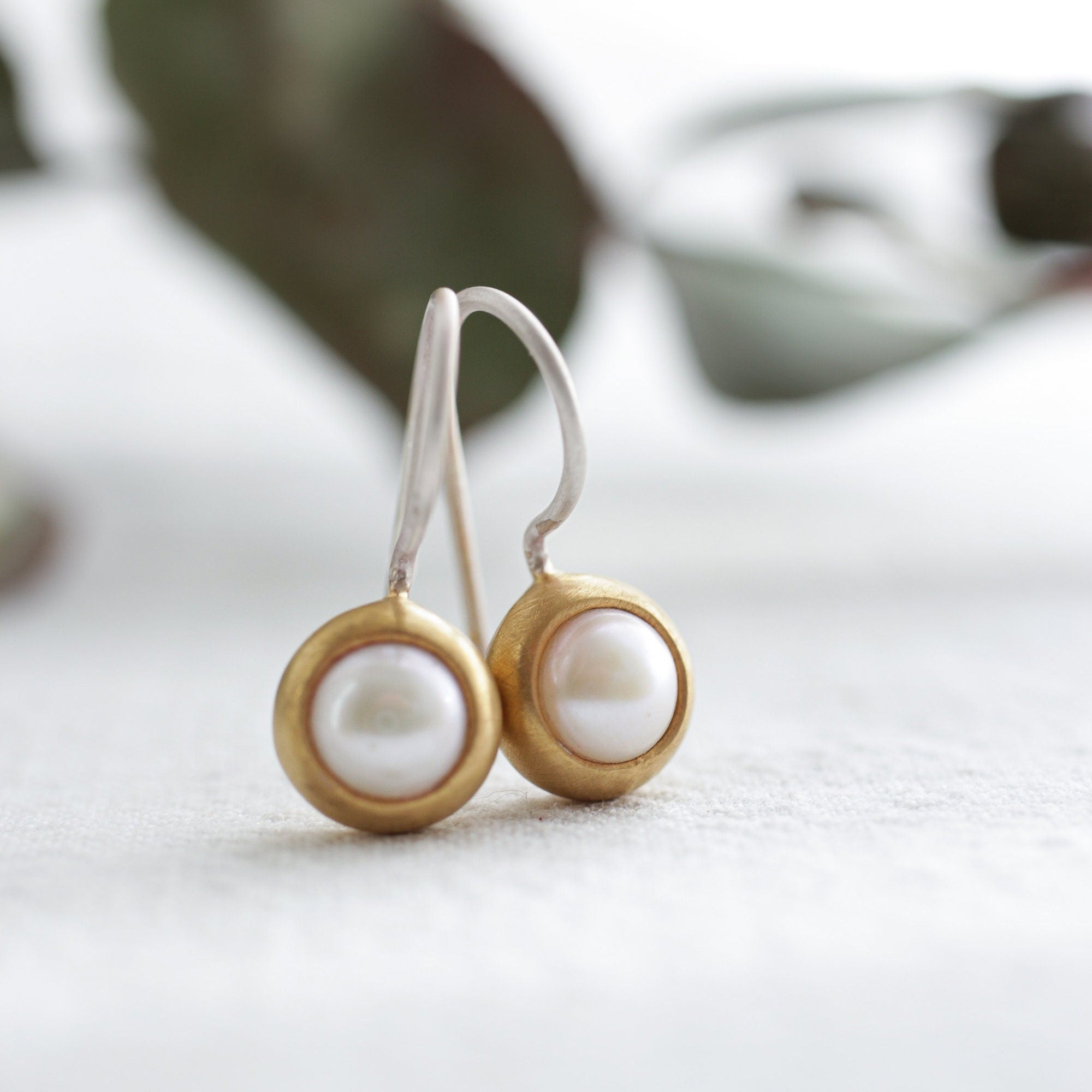 Perlen Ohrhänger 6x6mm rund Sterling Silber & Gold Vermeil MonikaHerré
