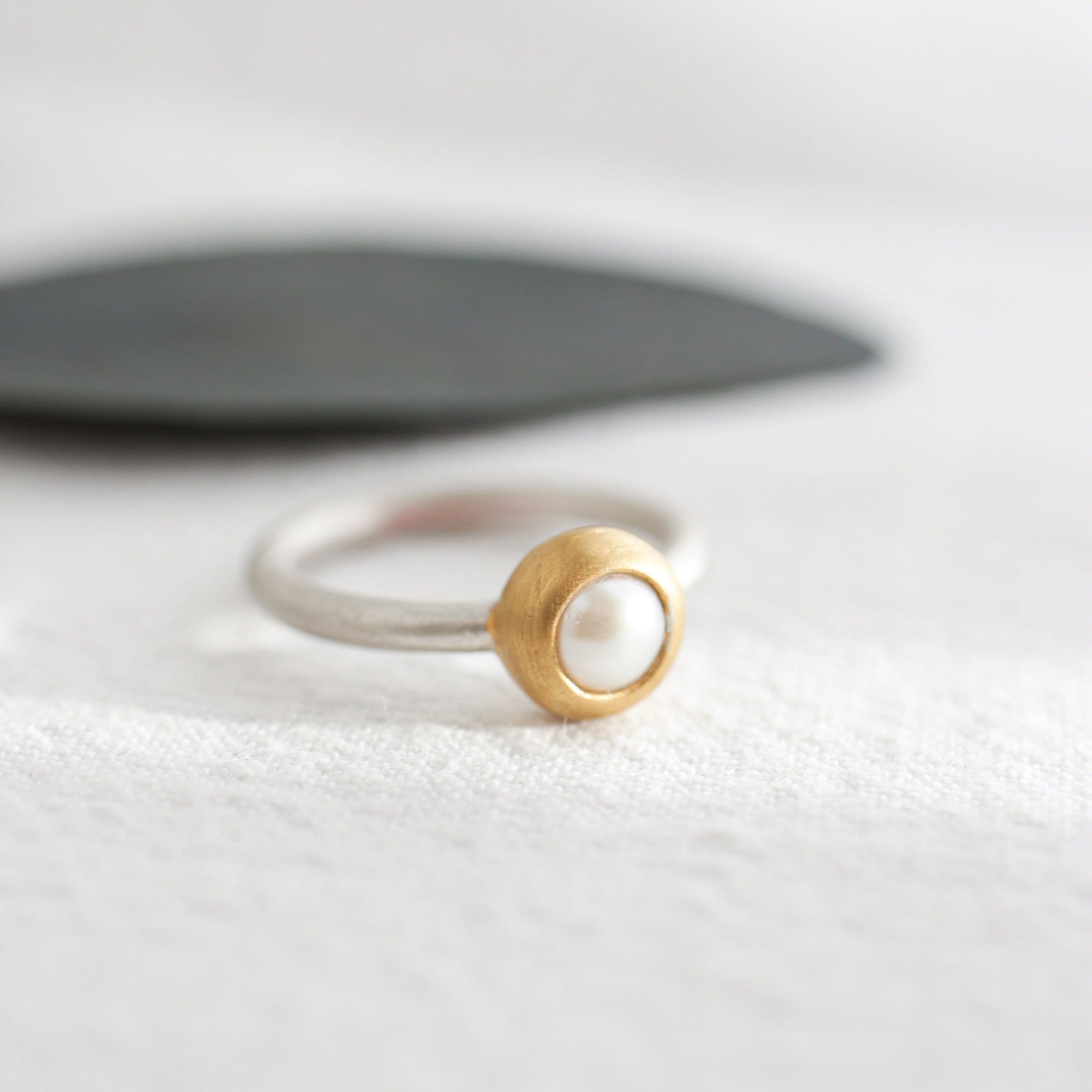 Perlen Ring 6x6mm rund Sterling Silber & Gold Vermeil MonikaHerré