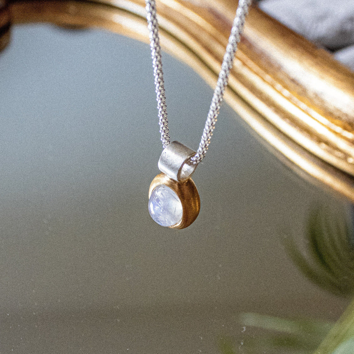 Mondstein Anhänger 6x4mm oval Cabouchon Sterling Silber & Gold Vermeil MonikaHerré