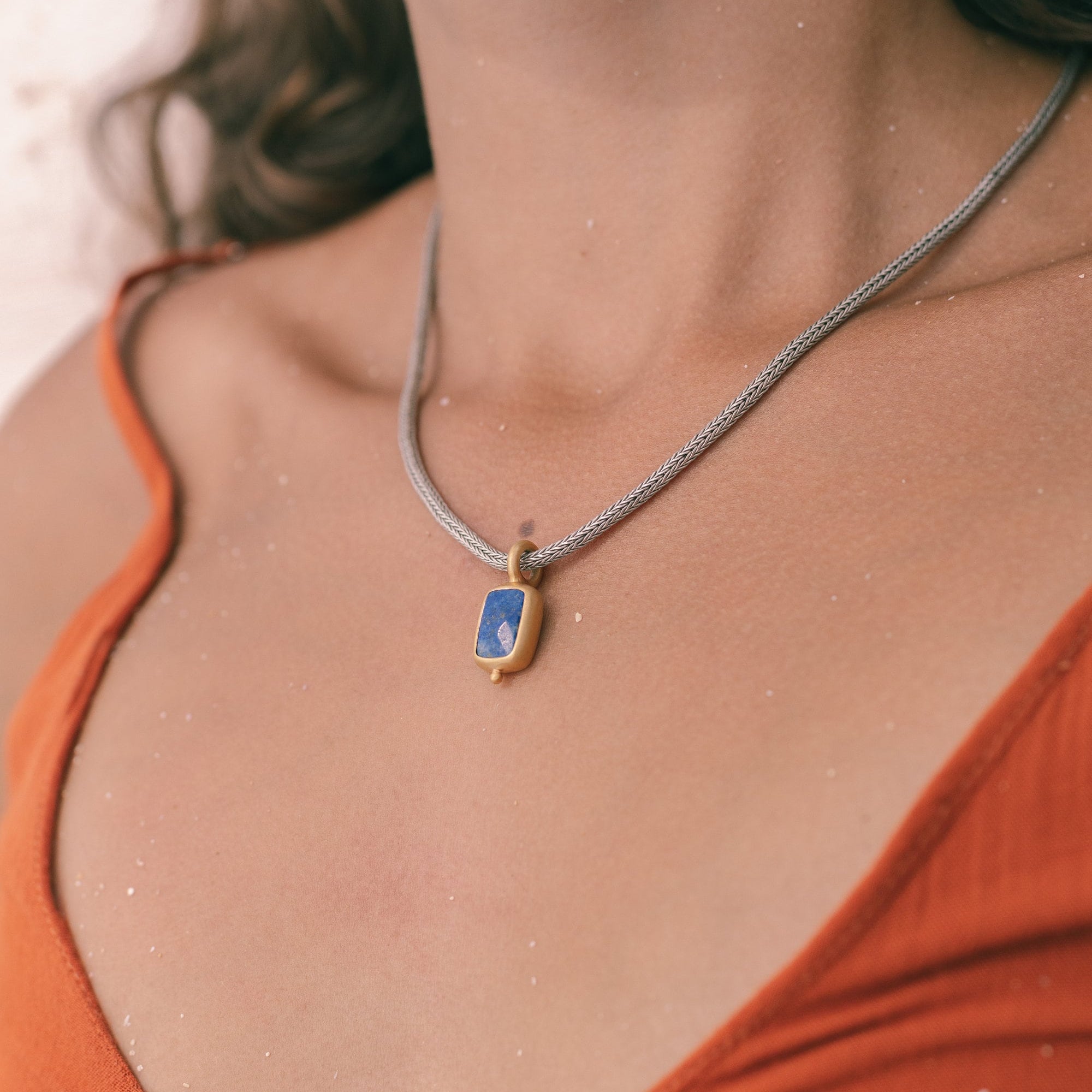 gold Lápiz lazuli pendant, handmade Lapis Lazuli -pendant, Kettenanhänger mit Lapis Stein, Sterling Silverr -jewelry, Christmas gift for her