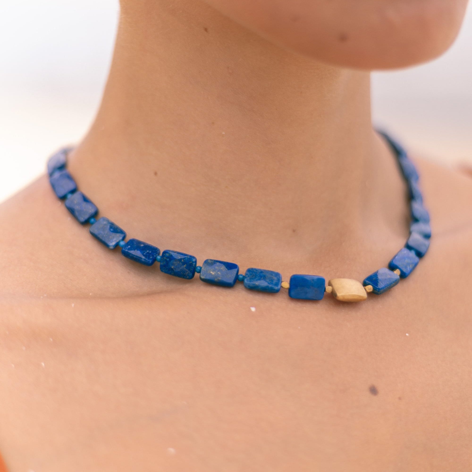 Lapislazuli Collier 42-45cm handgefägelt mit Details aus Gold Vermeil MonikaHerré