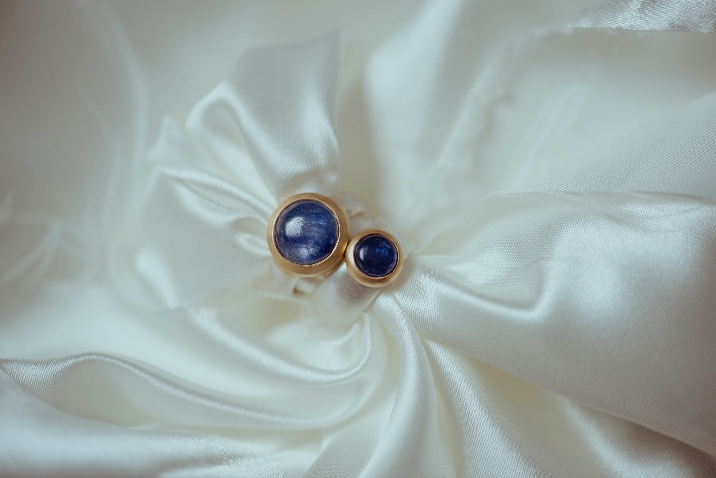 Kyanit Ring 10x10mm rund Caboshon Sterling Silber & Gold Vermeil MonikaHerré