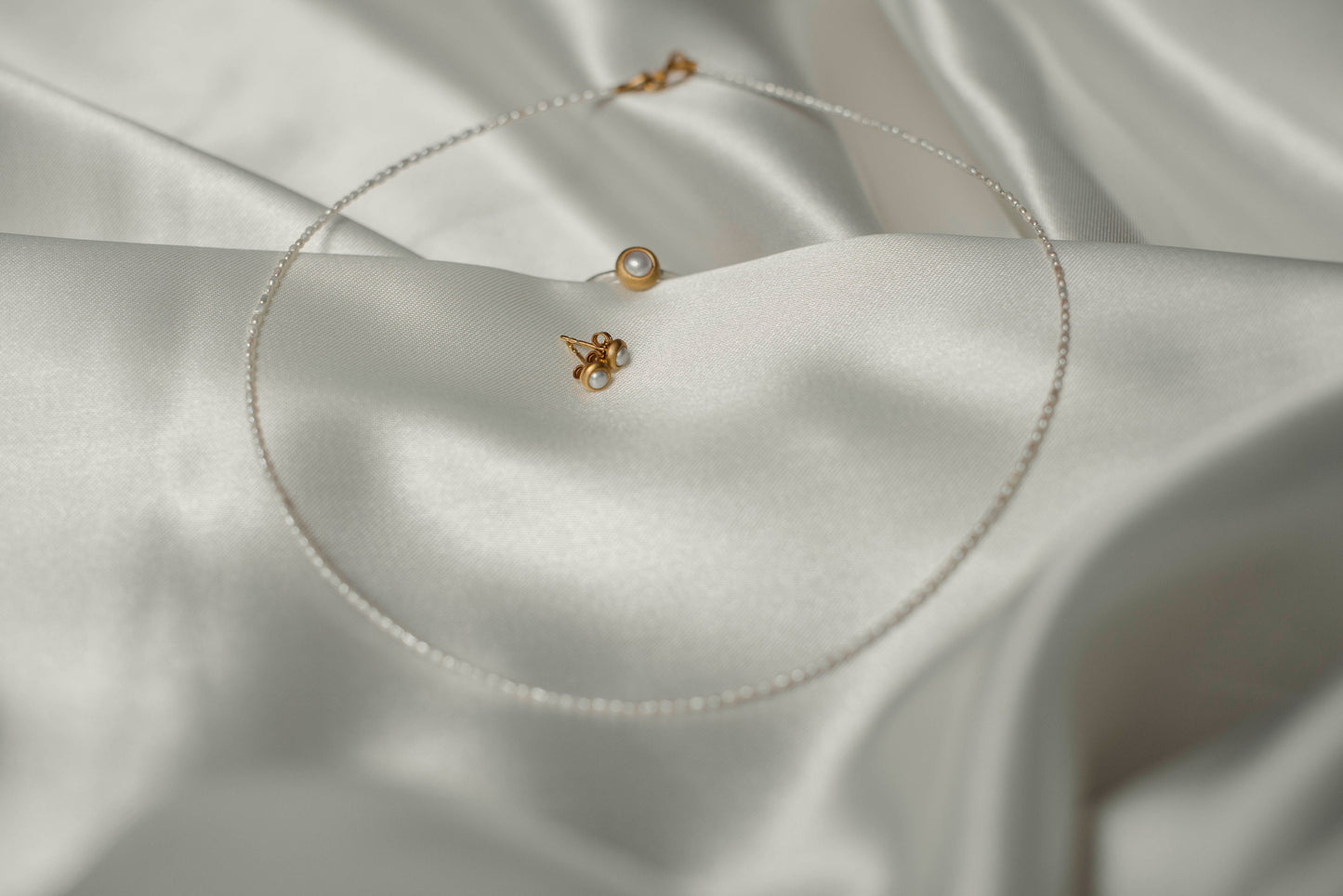Pearl Choker, handmade dainty Pearl necklace with golden hook, Sterling silver and pearls, 42 - 45 cm