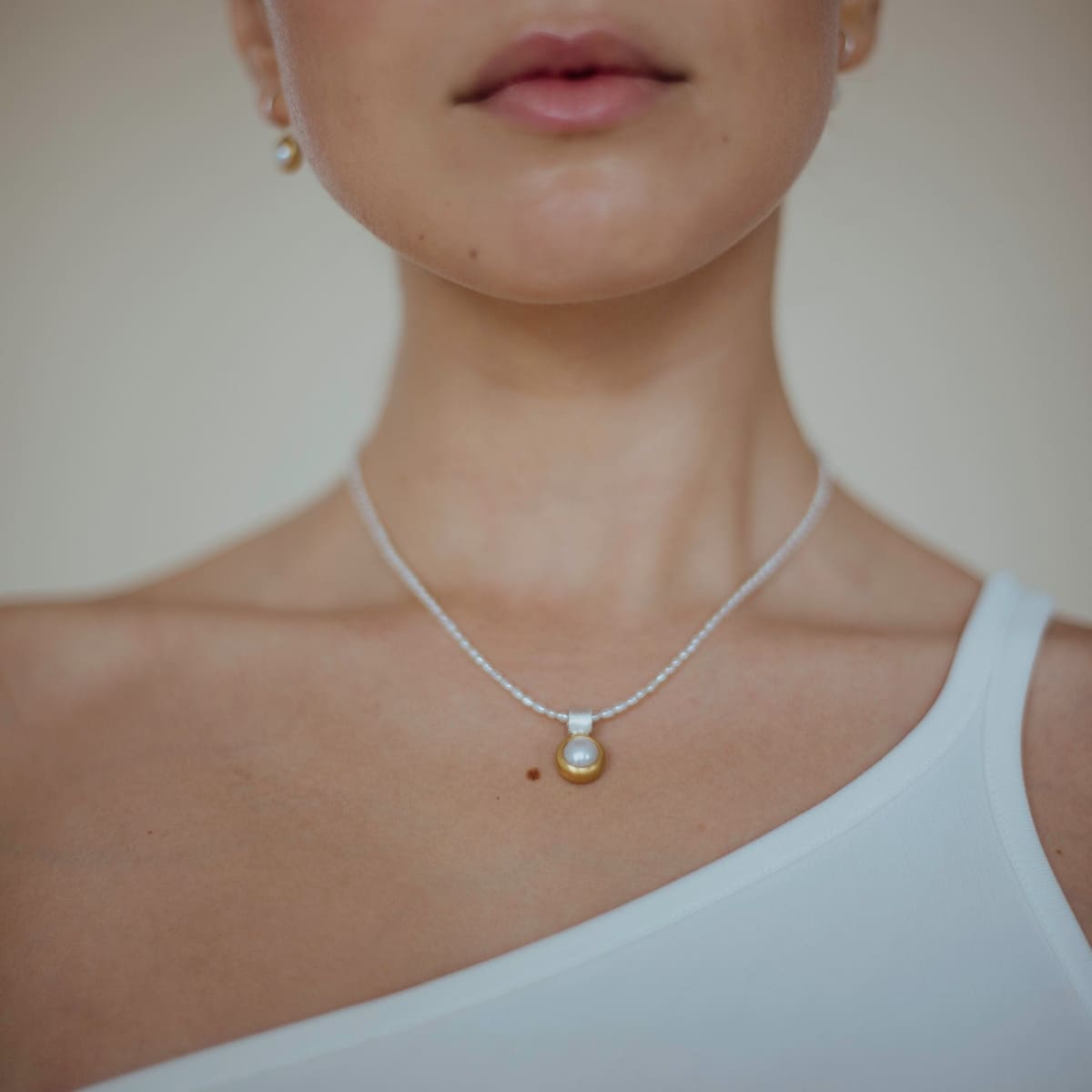 Pearl Choker, handmade dainty Pearl necklace with golden hook, Sterling silver and pearls, 42 - 45 cm