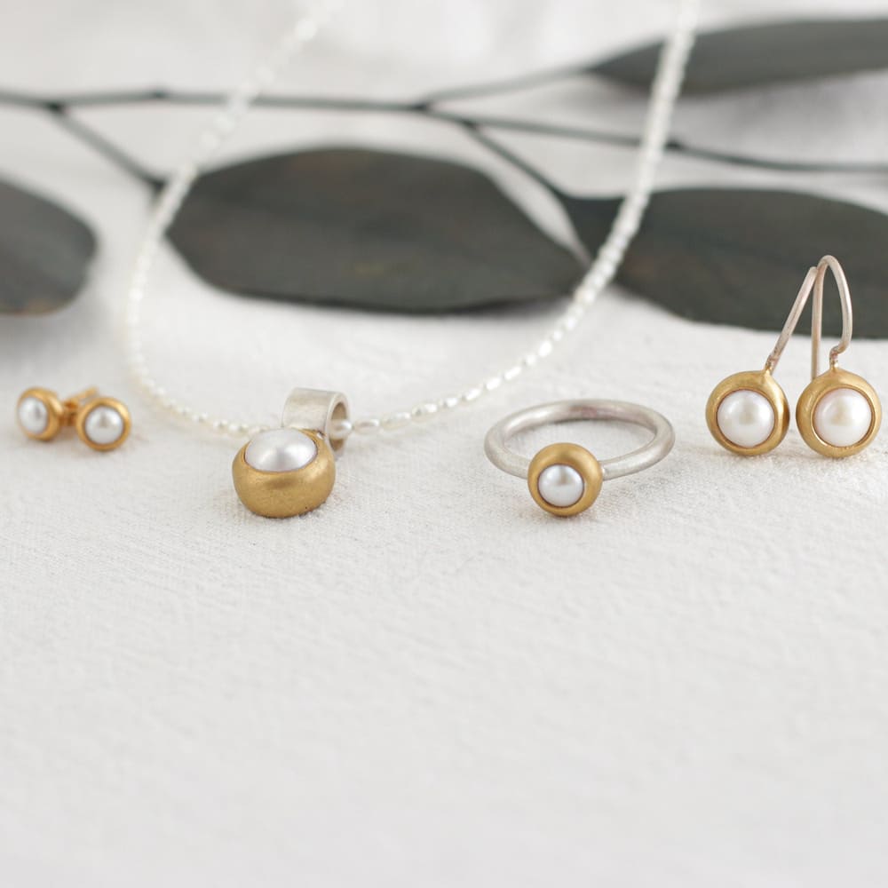 Pearl Choker, handmade dainty Pearl necklace with golden hook, Sterling silver and pearls, 42 - 45 cm