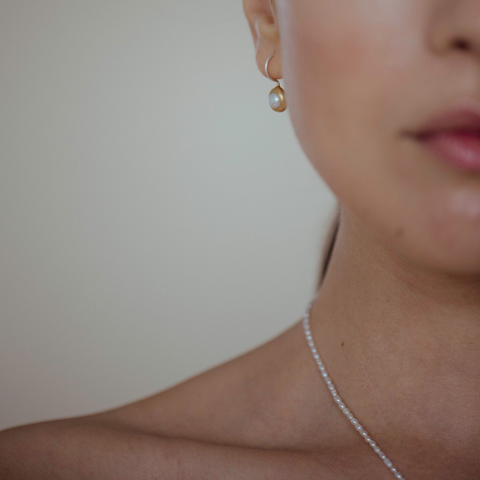 Pearl Choker, handmade dainty Pearl necklace with golden hook, Sterling silver and pearls, 42 - 45 cm