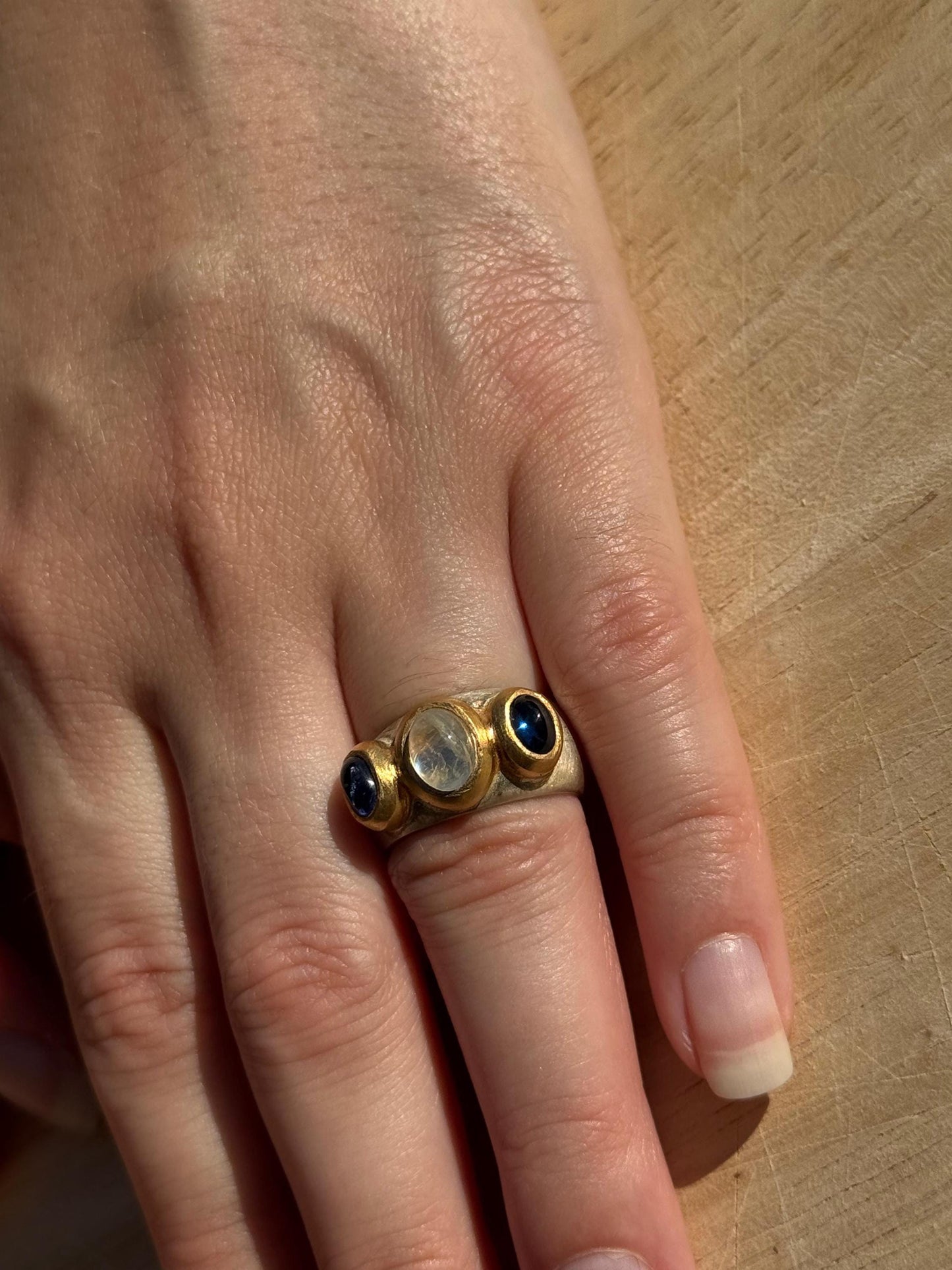 Mondstein & Kyanit Ring | Handgefertigter Gold Silber Ring mit Edelsteinen | Cabochon Ring – Gold Vermeil Schmuck handmade