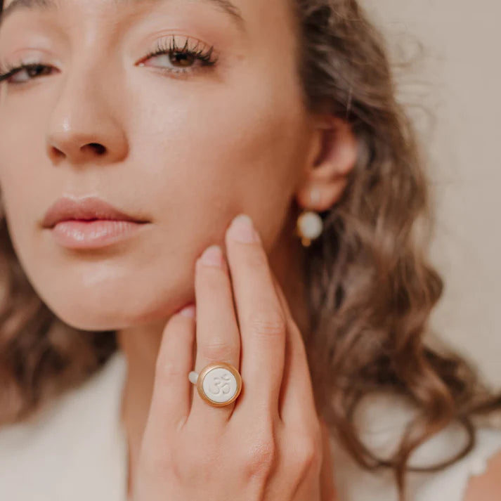 Ohm Ring Porzellan 15x15mm Sterling Silber & Gold Vermeil handgefertigt Monika Herré