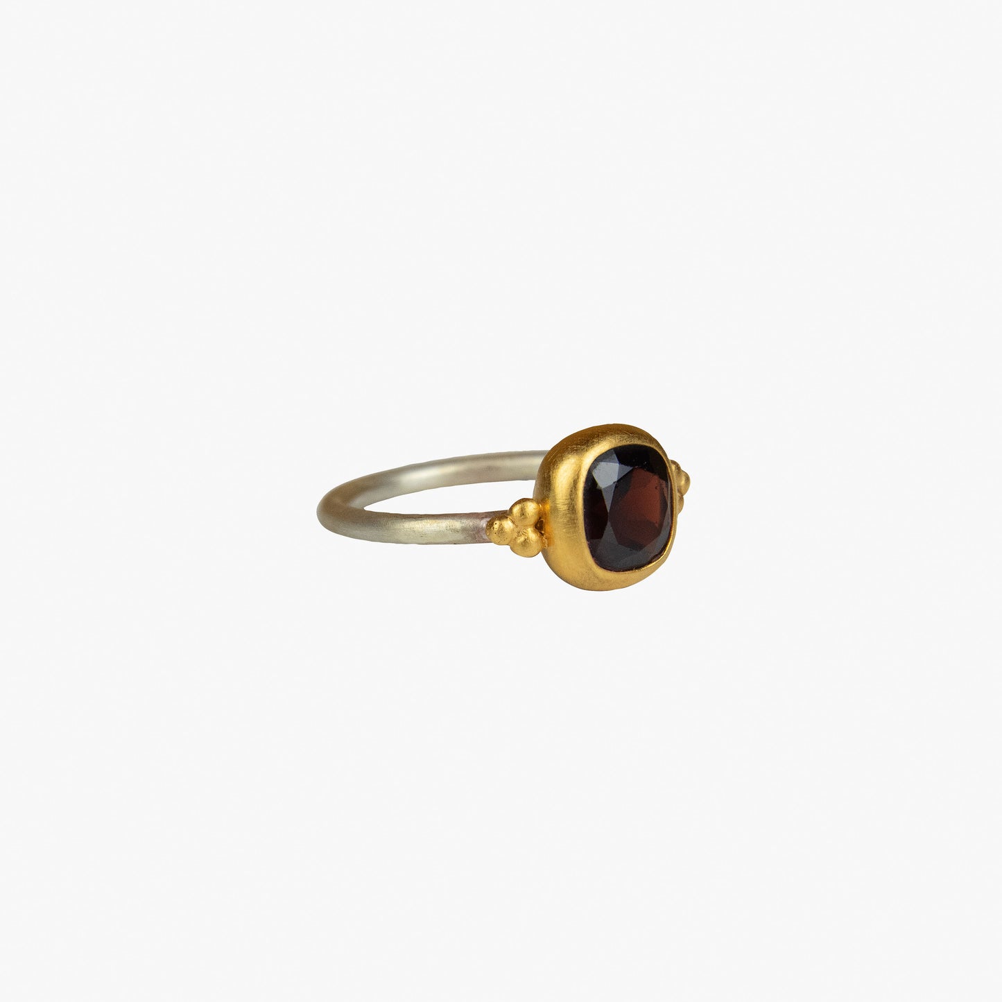 Granat Ring