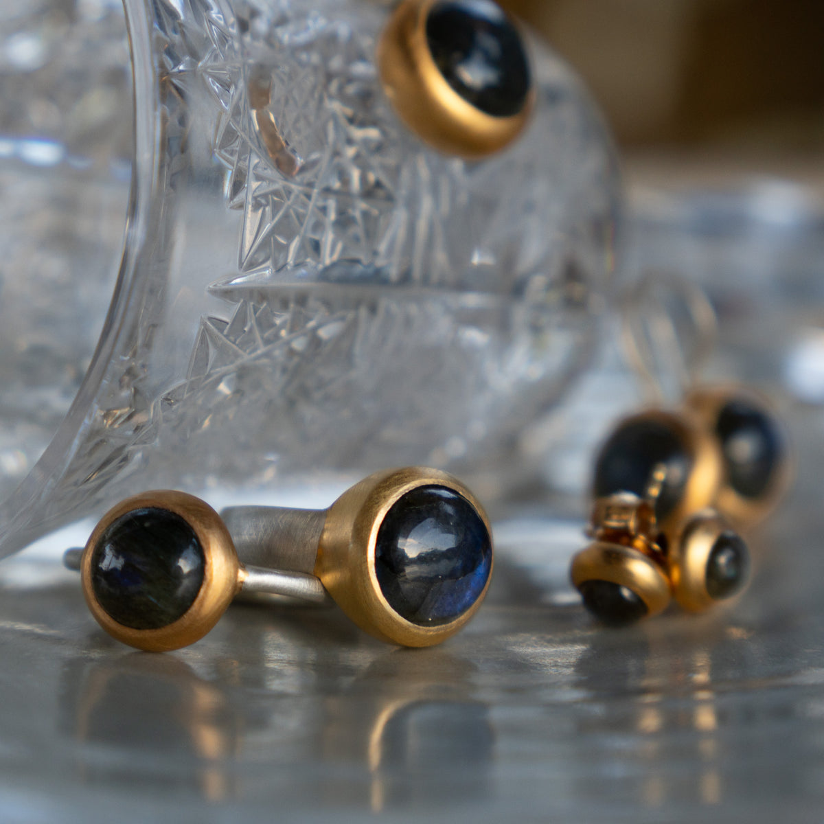 Dunkelblaue Labradorit Ohrstecker 6mm Rund Cabouchon Sterling Silber & Gold Vermeil