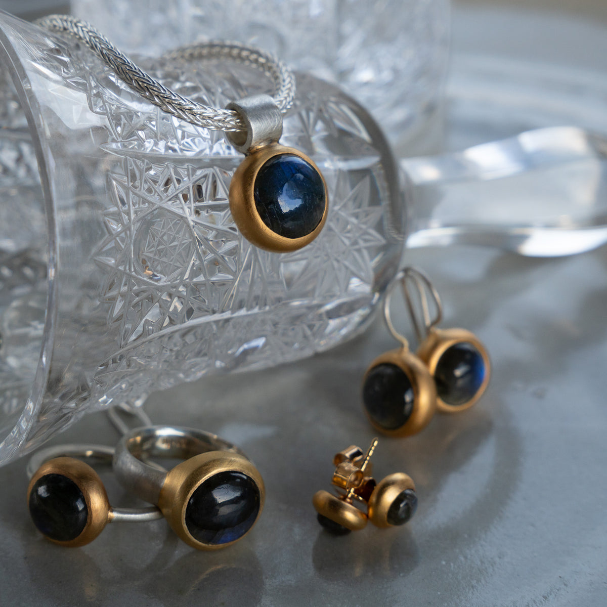 Dunkelblauer Labradorit Anhänger 12mm Rund Cabouchon Sterling Silber & Gold Vermeil
