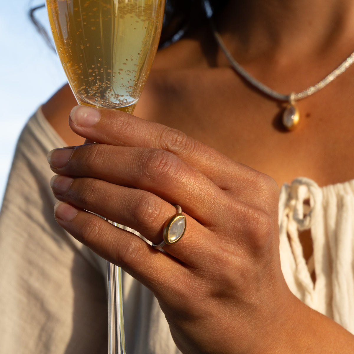 Mondstein Ring 14x7mm Navette Cabouchon Sterling Silber & Gold Vermeil