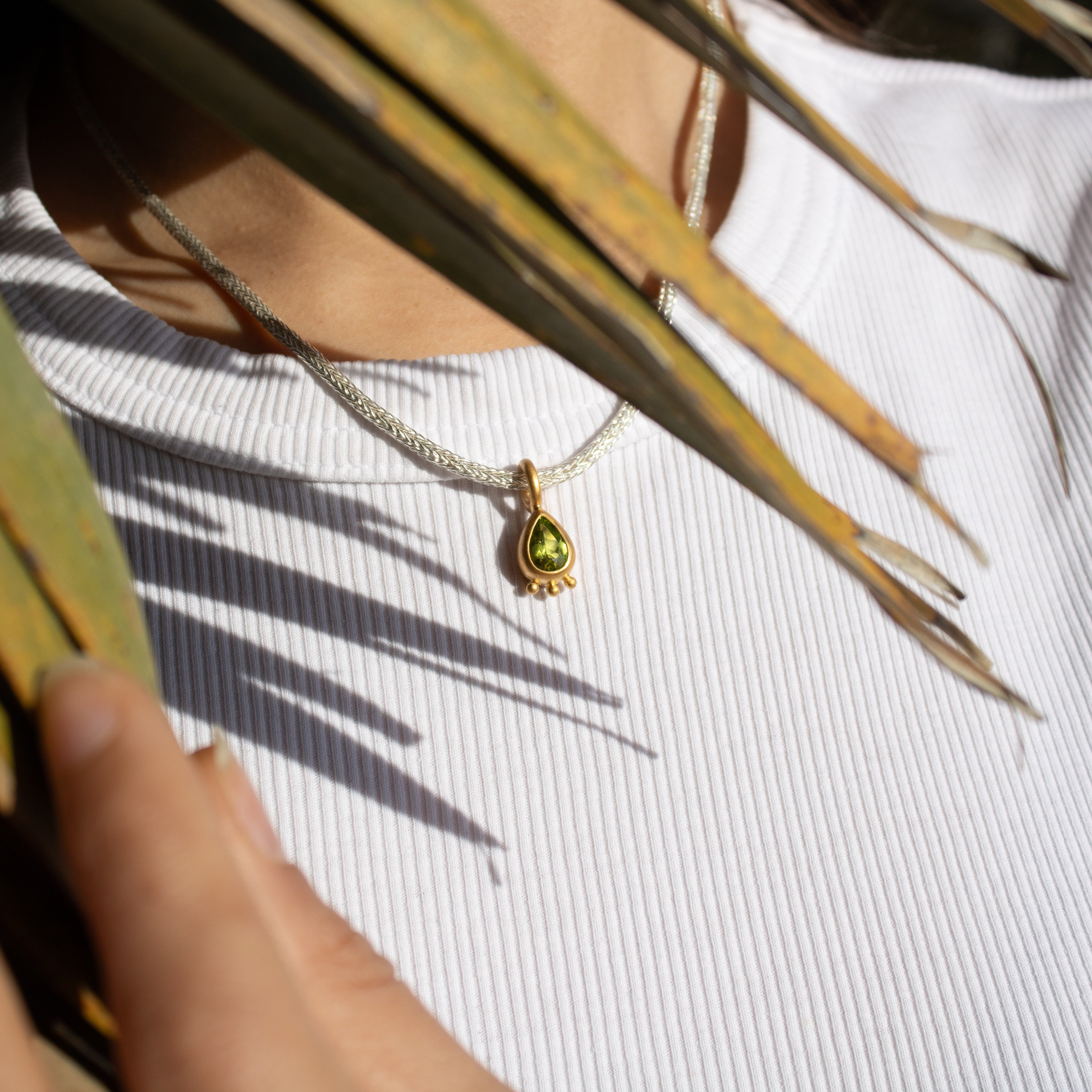 Peridot Anhänger Tropfenschliff facettiert Sterling Silber & Gold Vermeil MonikaHerré