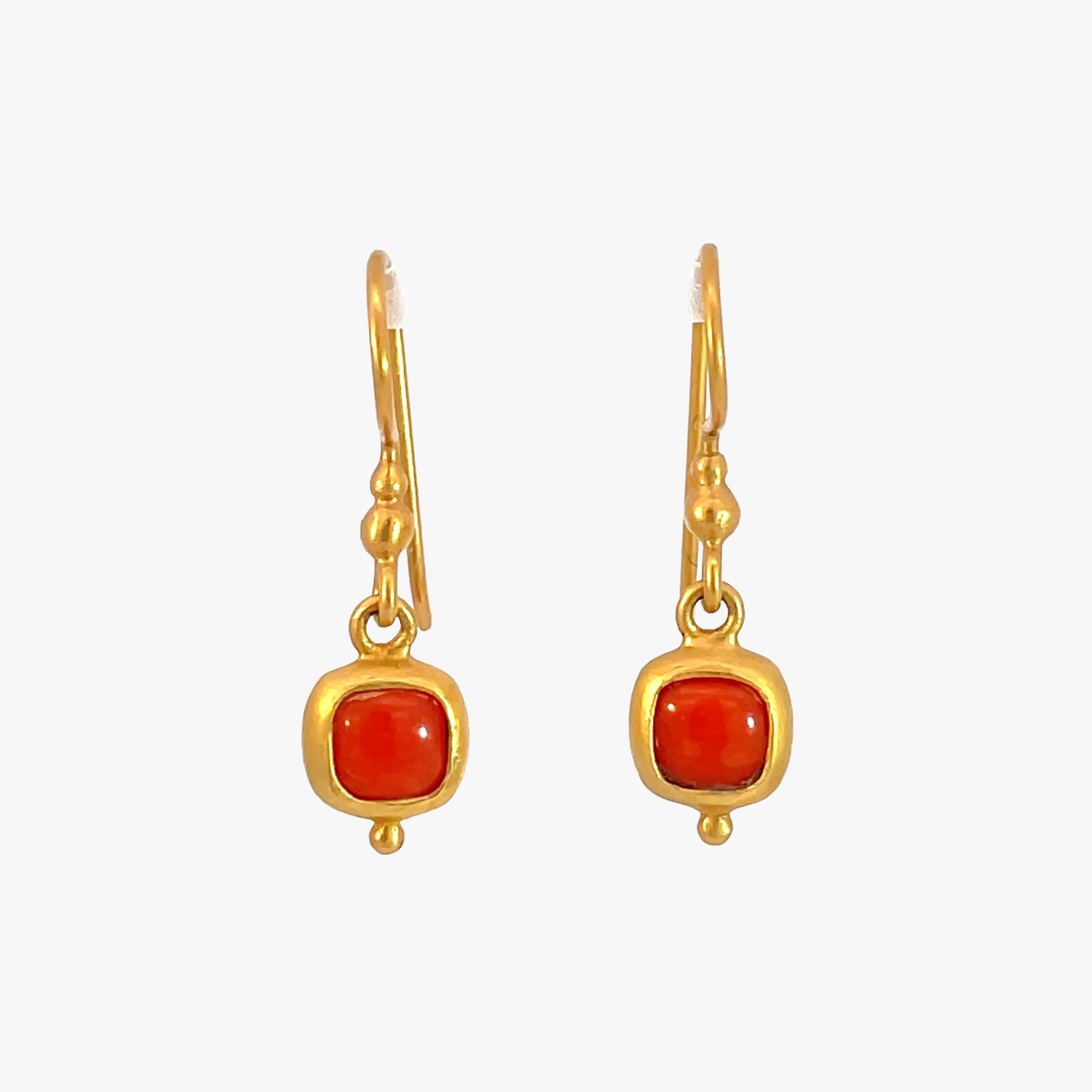 Koralle Ohrhänger 6x6mm Chushion Caboshon in Gold Vermeil MonikaHerré