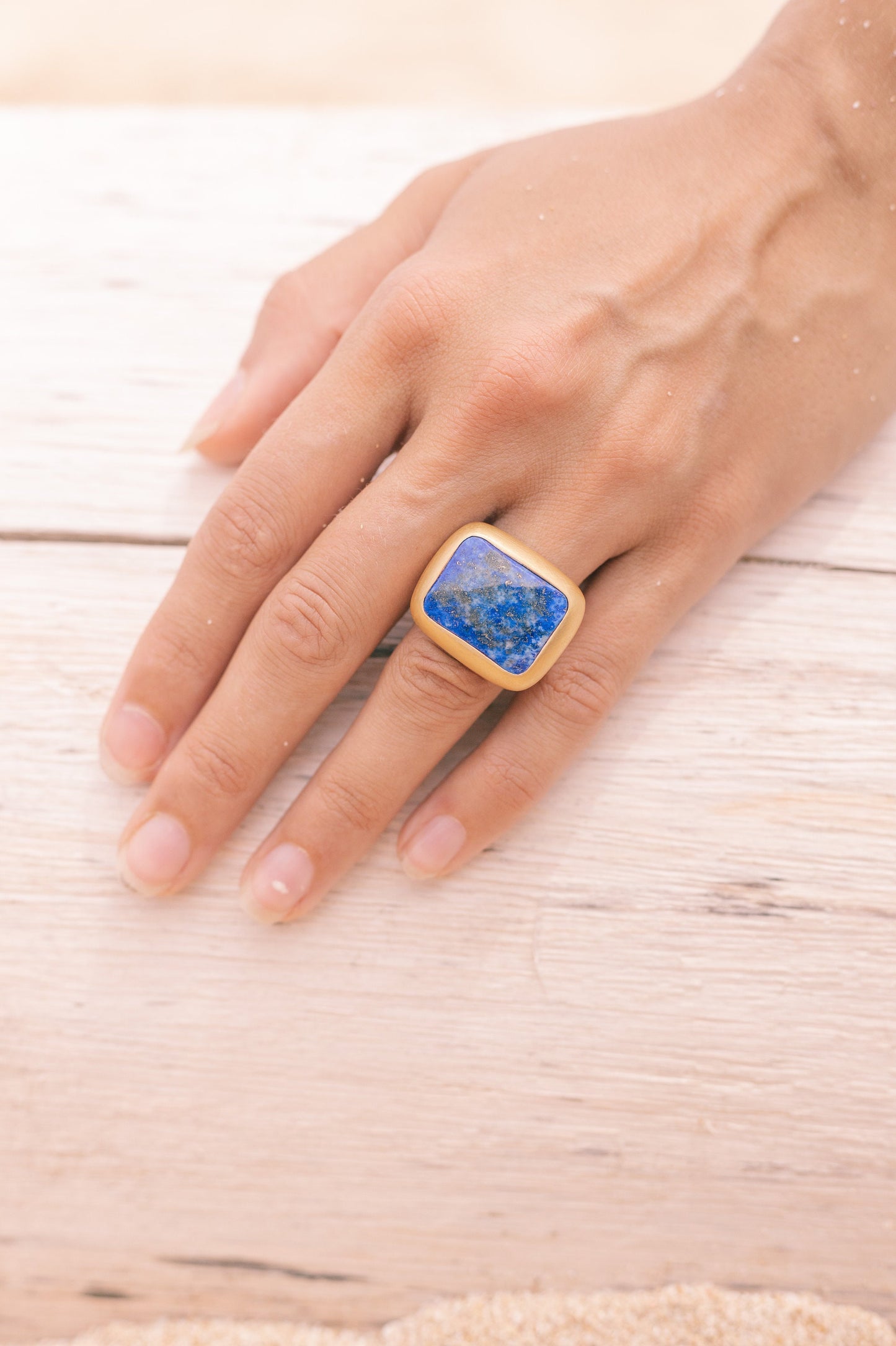 Big Lapislazuli Ring, handmade Lapis Lazuli ring, vergoldeter Ring mit Lapis Stein, Sterling Silver rings, goddess jewelry