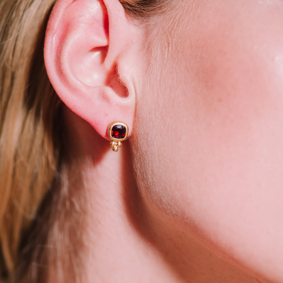 Granat Ohrstecker 5x5mm Cushion facettiert Gold Vermeil Monika Herré