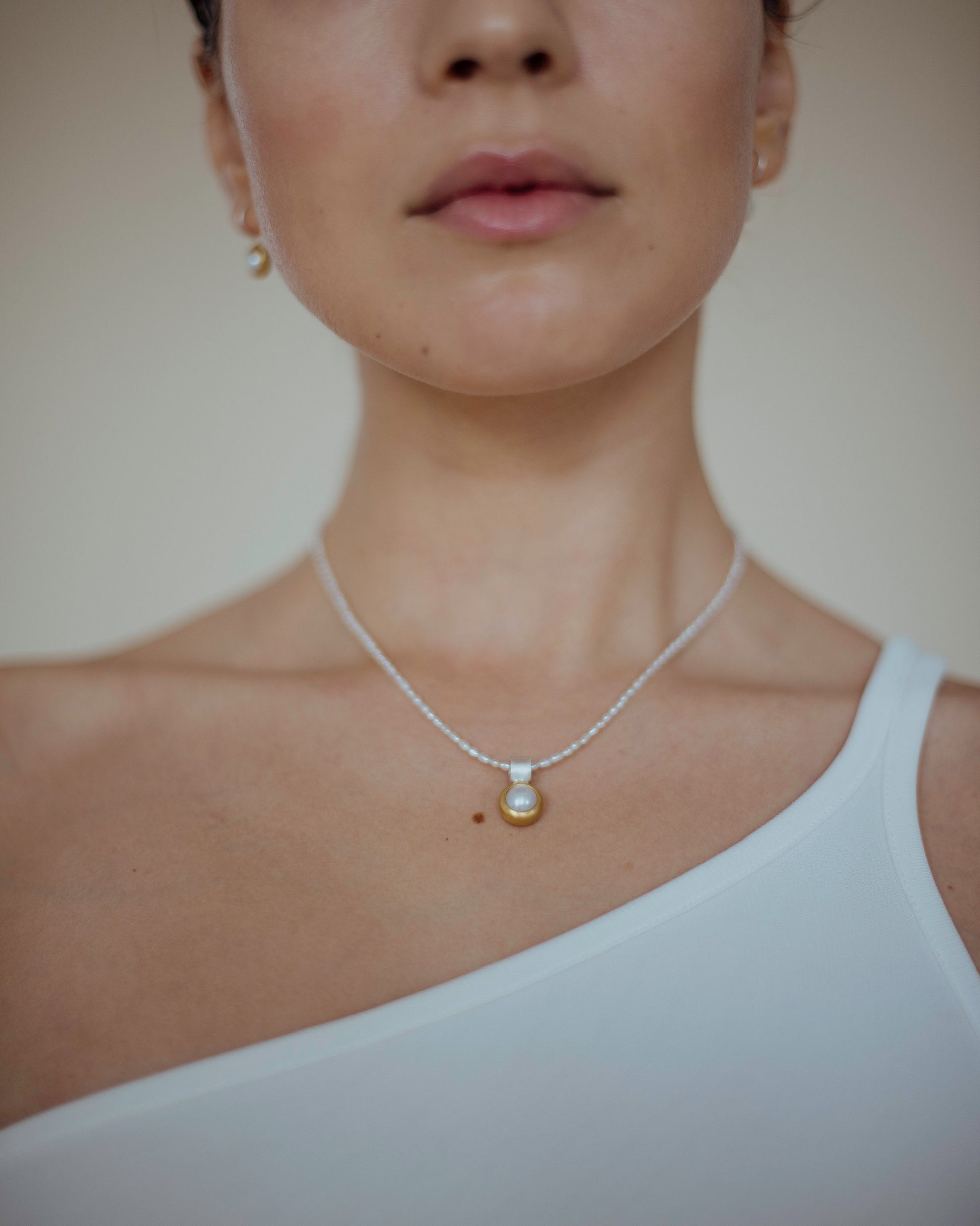 Pearl Choker, handmade dainty Pearl necklace with golden hook, Sterling silver and pearls, 42 - 45 cm