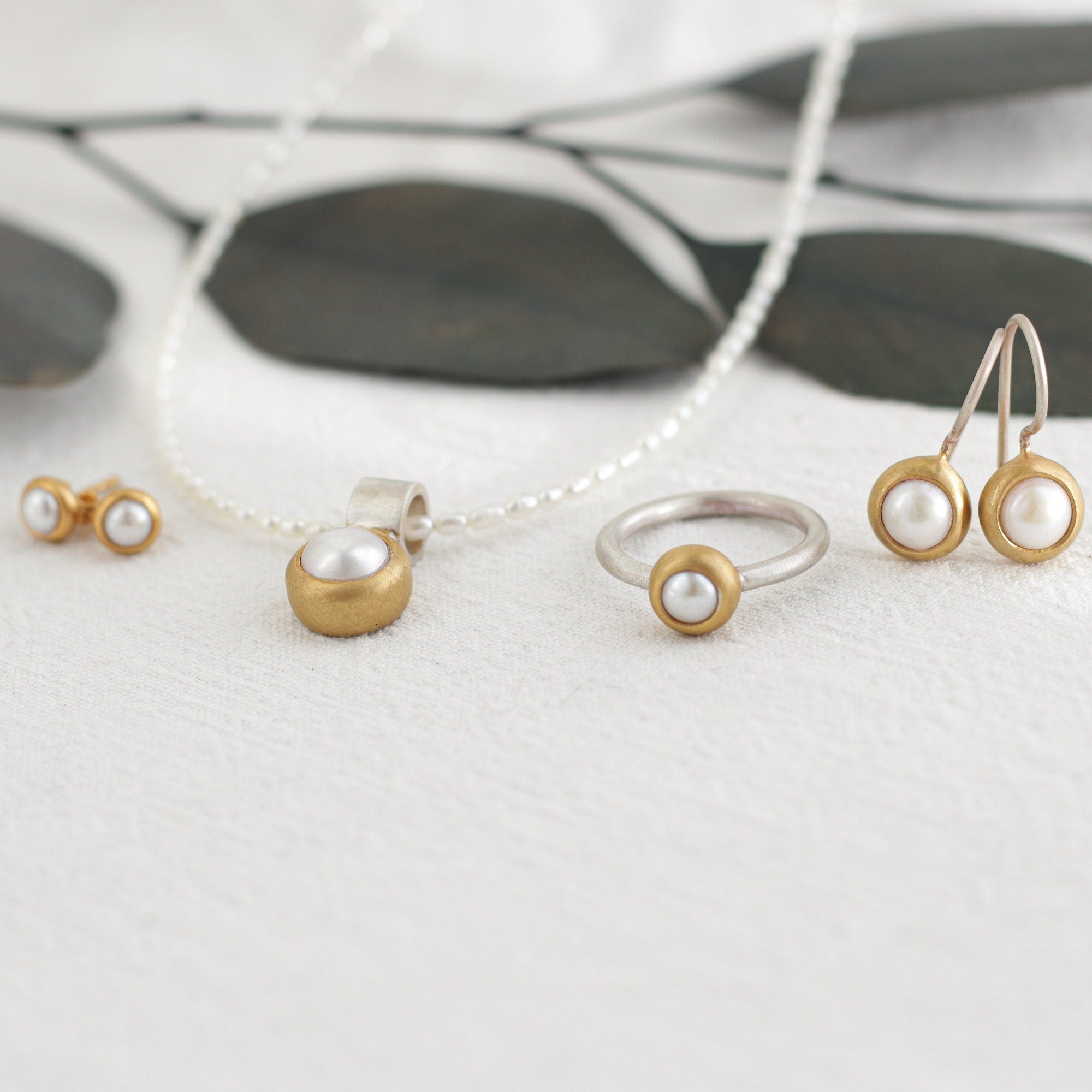 Pearl Choker, handmade dainty Pearl necklace with golden hook, Sterling silver and pearls, 42 - 45 cm
