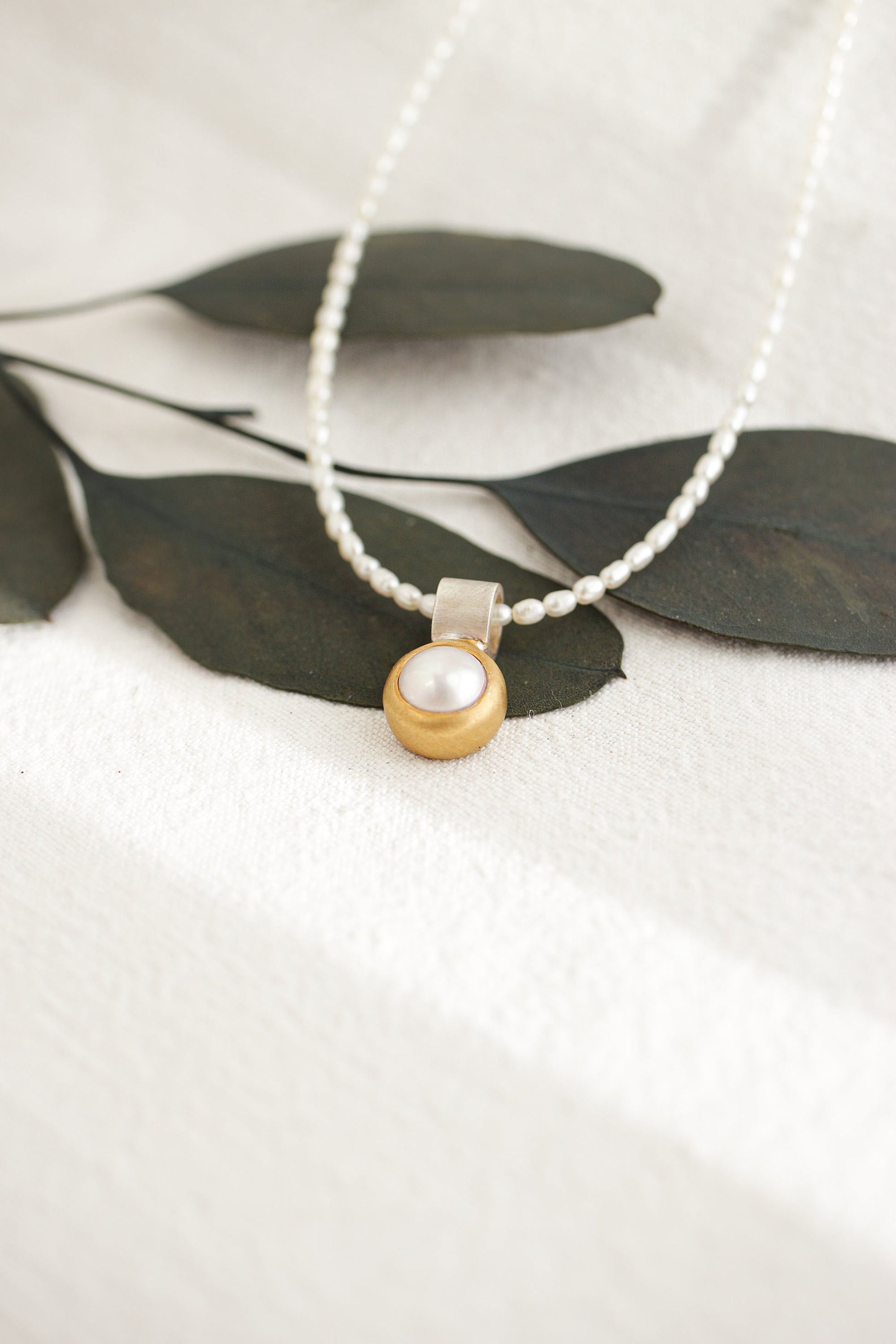 Pearl Choker, handmade dainty Pearl necklace with golden hook, Sterling silver and pearls, 42 - 45 cm